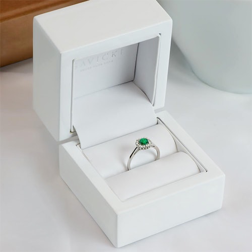 Pierścionek zaręczynowy SAVICKI: białe złoto, szmaragd